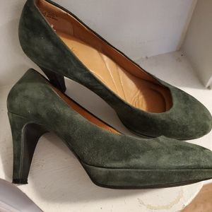 Clark suede pumps